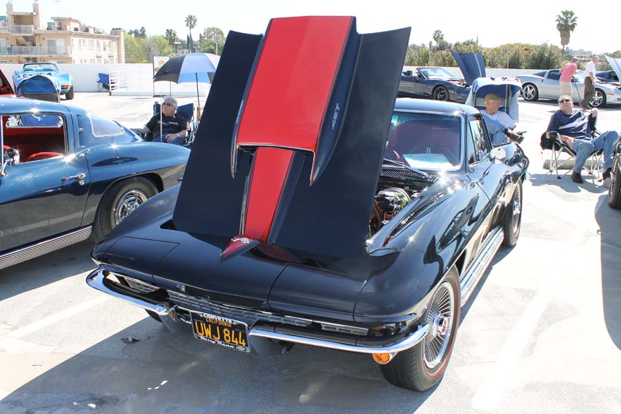 Vette Parking Only: Corvettes Descend on the Petersen!  